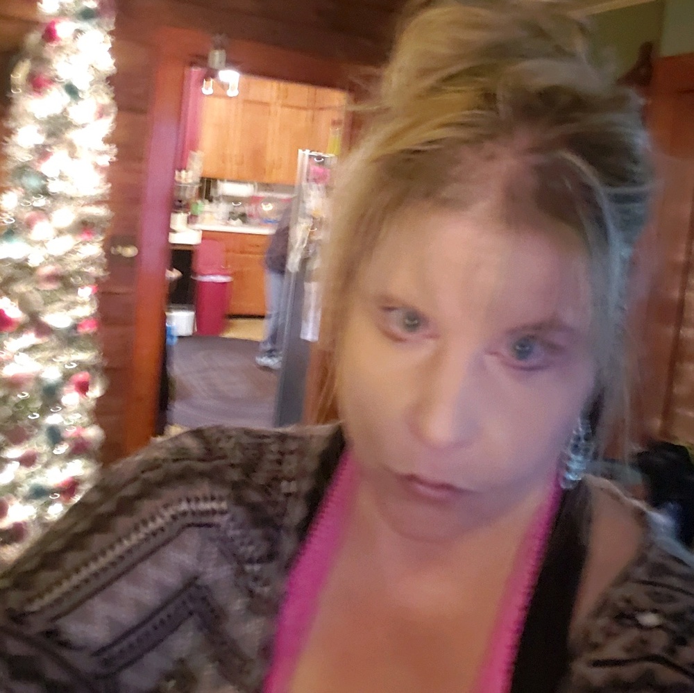 Meet your Posher, Lorie
